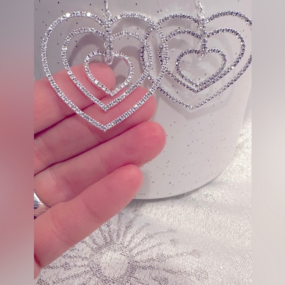 ♥️Heart Rhinestone earrings! New!